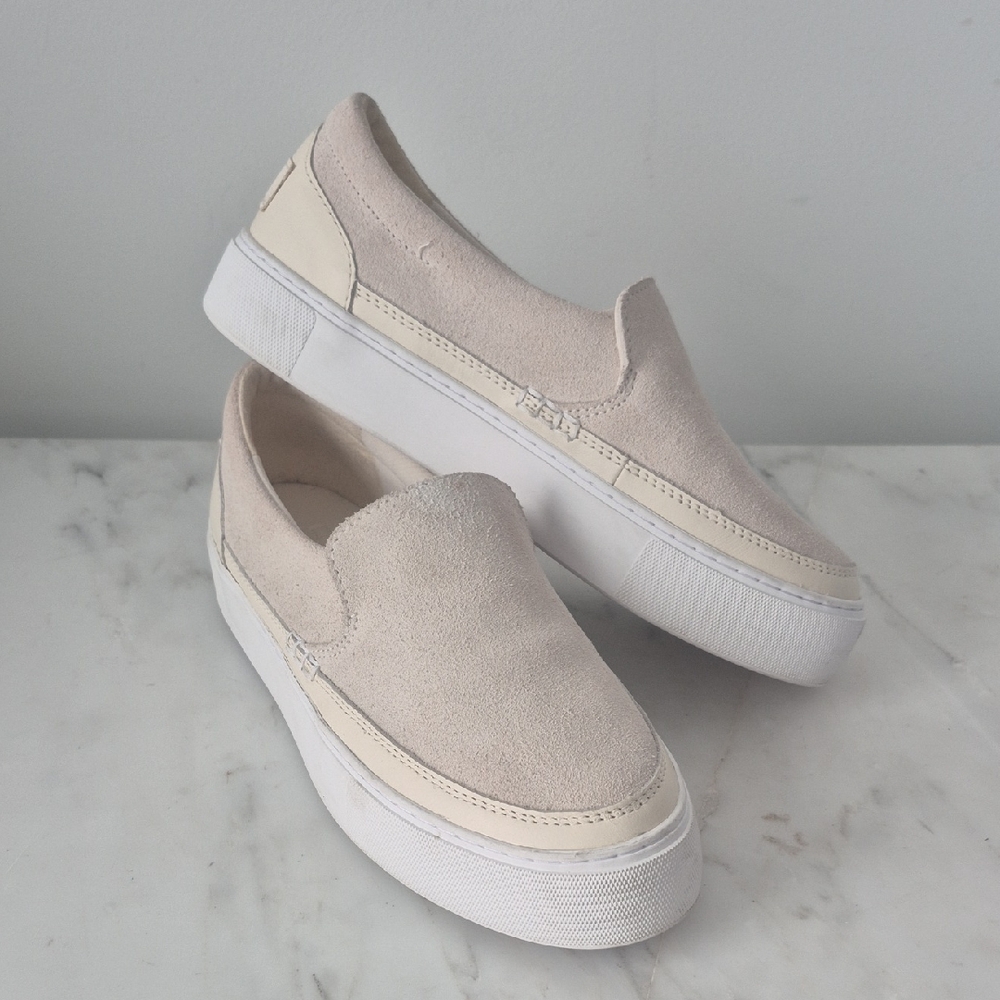 UGG Suede Leathe Sneackers. Size 7